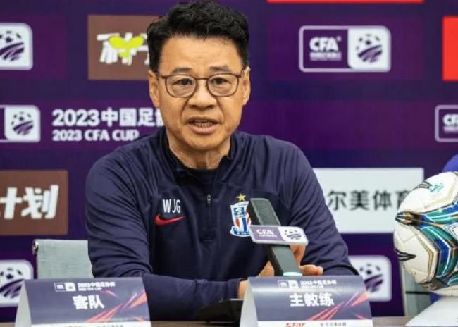 孔德龙哀求道：哎呀，你自己去不就行了嘛？到时候我把车停在门口，我就在车里等你就是了。
